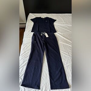 *Brand New* Figs Set Navy w/ Catarina Top & Cargo Scrub Pants Size M